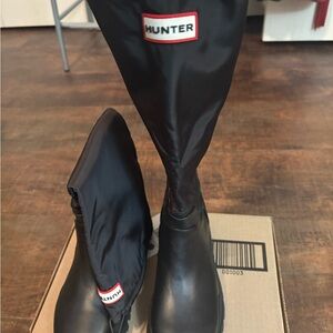 Hunter Black Tall women’s Rain & Snow Boots with Red Logo Trim
Brand New